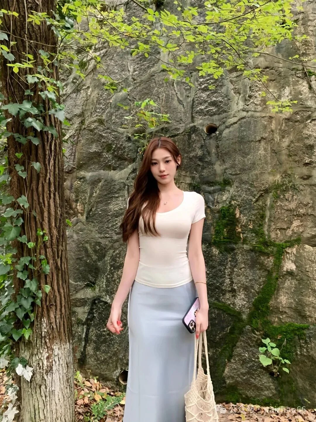 バッグを持って立ち